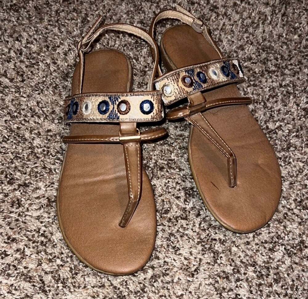 Women's Flat Thong Sandals with Studded Embellishment and Ankle Strap